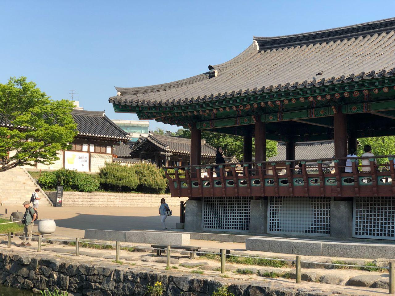 Place where time has frozen; Namsangol Hanok Village, the most beautiful site in Seoul